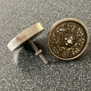 2 vintage knobs.  Silver